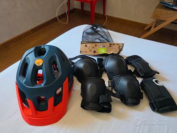protezioni e casco bici