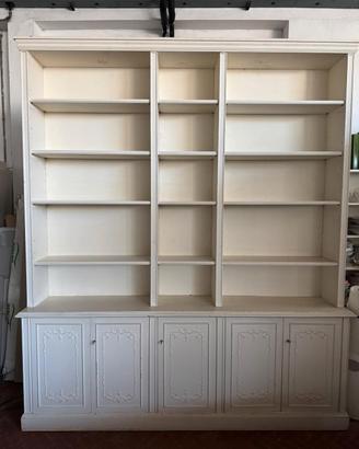 Libreria in legno stile classico provenzale