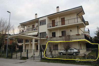 100 m da mare zona Centro Marina, giardino proprio