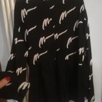 maglietta nera a scritte bianche 