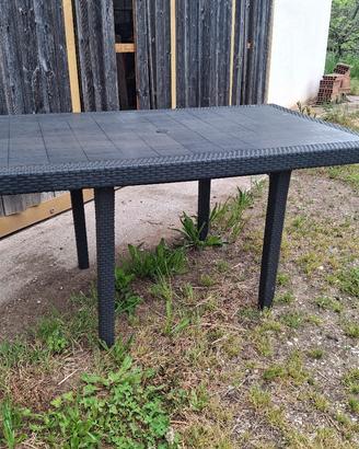 tavolo da giardino grande