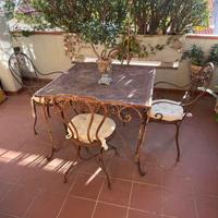 Tavolo in ferro con sedie