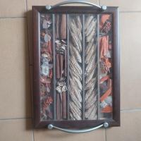 Vassoio in legno con fiori e spighe essicati