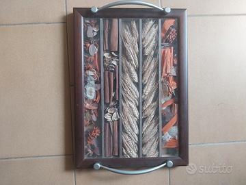 Vassoio in legno con fiori e spighe essicati