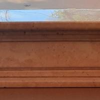 Cornice in marmo per caminetto