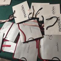 Shoppers prestigiose Pandora, Guess, M.Kors, ecc