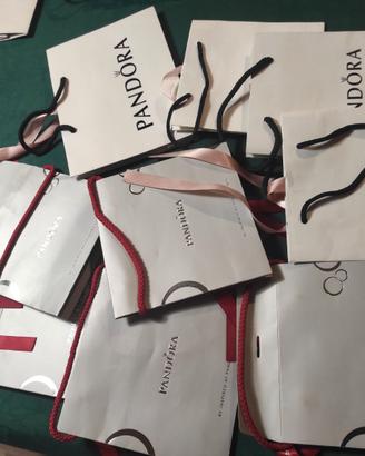 Shoppers prestigiose Pandora, Guess, M.Kors, ecc