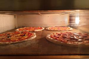 Bar trattoria pizzeria zona turistica