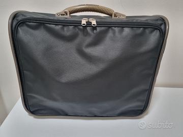 Valigia Mandarina Duck nera con tracolla maniglia