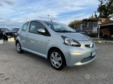 Toyota Aygo 1.0 12V VVT-i 3 porte Sol NEOPATENTATI