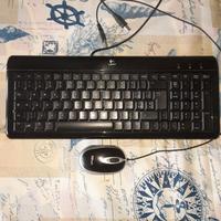 Tastiera per PC marca Logitech con 🖱 mause. 