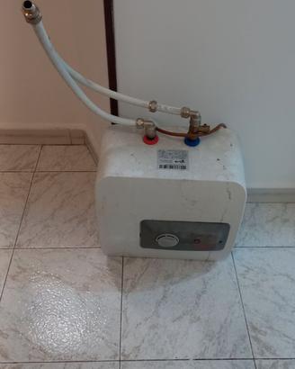 Scalda acqua elettrico sotto lavello compatto
