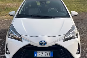 Toyota Yaris 1.5 Hybrid 5p Business – IVA ESPOSTA 