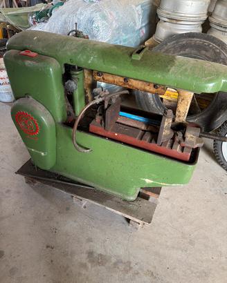 Macchina taglia ferro