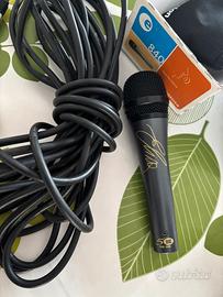 Microfoni con Cavo e Confezione