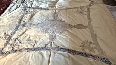 COPRILETTO  in SETA con  merletto di CANTU'