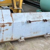 Caricatore frontale con bena e forche