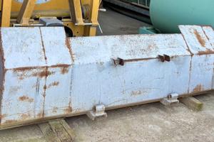 Caricatore frontale con bena e forche