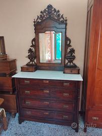 Cassettiera antica con specchio e ripiano in marmo