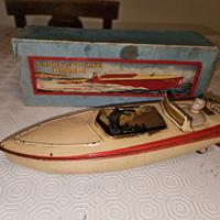 Vecchia barca giocattolo