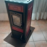 stufa a legna con rivestimento in maiolica