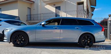 Volvo v90 Momentum 190 cv