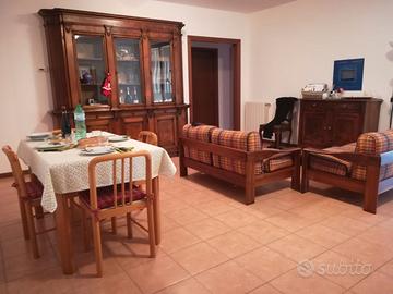 sedie e tavolo da cucina