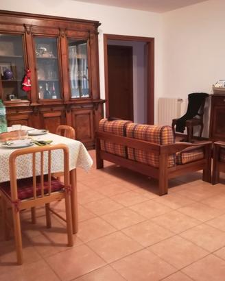 sedie e tavolo da cucina