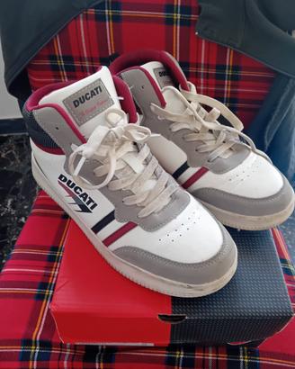 scarpe ducati numero 38 seminuove ragazzo