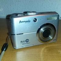 Fotocamera, lettore cd, videocamera e tastiera