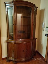 Vetrinetta in legno con ante in vetro e 4 mensole 