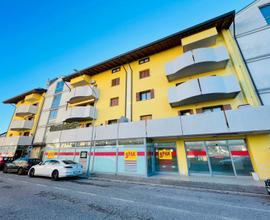 Udine Supermercato con ampia area pubblica