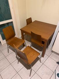 Set tavolo con 4 sedie