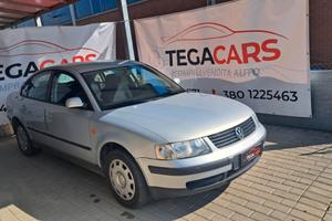 Volkswagen Passat 1.8 20V cat