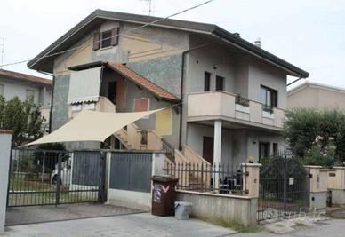 Immobile in asta di 147 m² con 3 locali e box auto