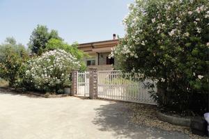 APPARTAMENTO MANSARDATO CON GIARDINO E DUE TERRAZZ