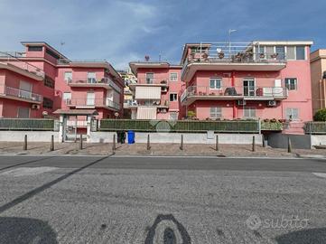 3 LOCALI A POZZUOLI