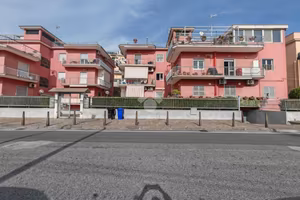 3 LOCALI A POZZUOLI