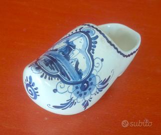 Posacenere a forma di zoccolo olandese in ceramica