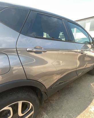 FIANCATA DESTRA RENAULT CAPTUR 2017 PER RICAMBI