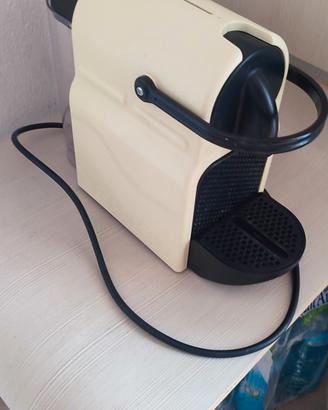 Macchina caffè Nespresso Inissia De'Longhi (2018)