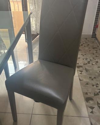 Parete attrezzata tavolo e sedie