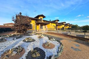 VILLA A SCHIERA D'ANGOLO A TORRAZZA PIEMONTE