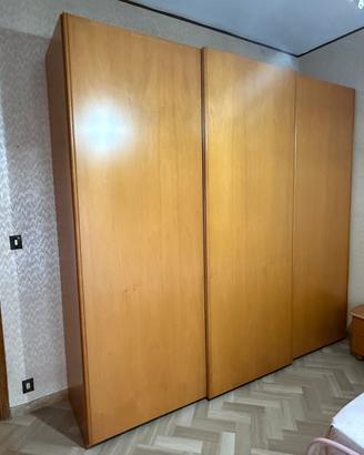 Armadio a tre ante scorrevoli