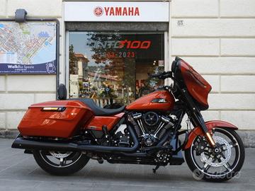 Harley-Davidson Street Glide C.V.O. Legendary...