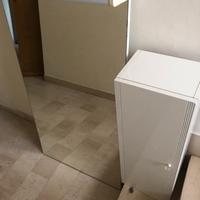 Specchio da bagno con mobiletto