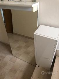 Specchio da bagno con mobiletto