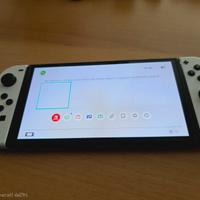 Nintendo Switch Oled bianca.