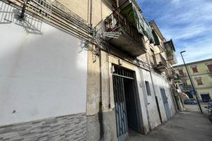 2 LOCALI A NAPOLI