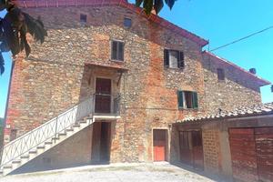 Rustico / Casale di 558 m² con 3 locali a Monteleo